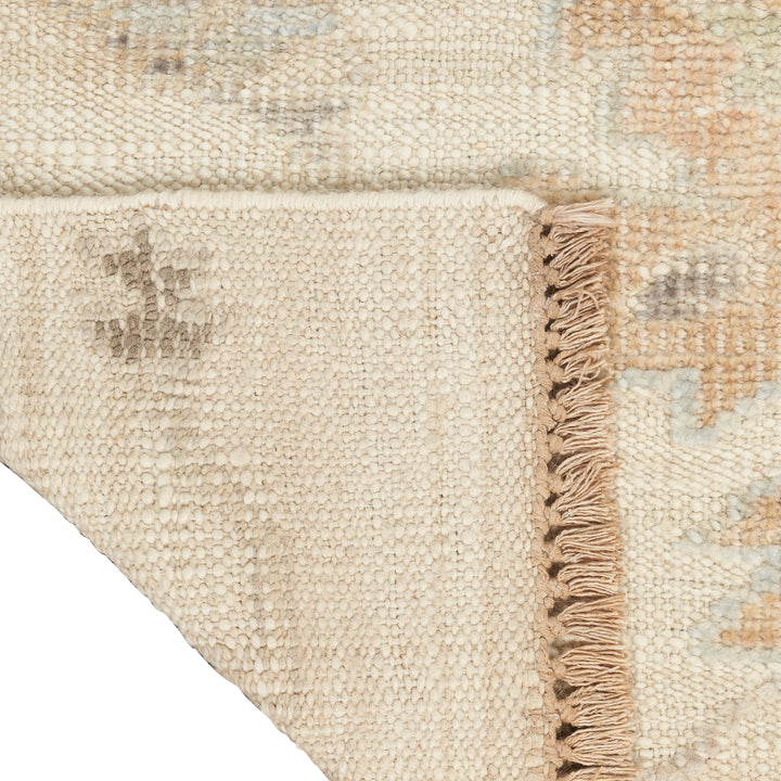 Traditional Wool Rug Ivory / 8' x 10'