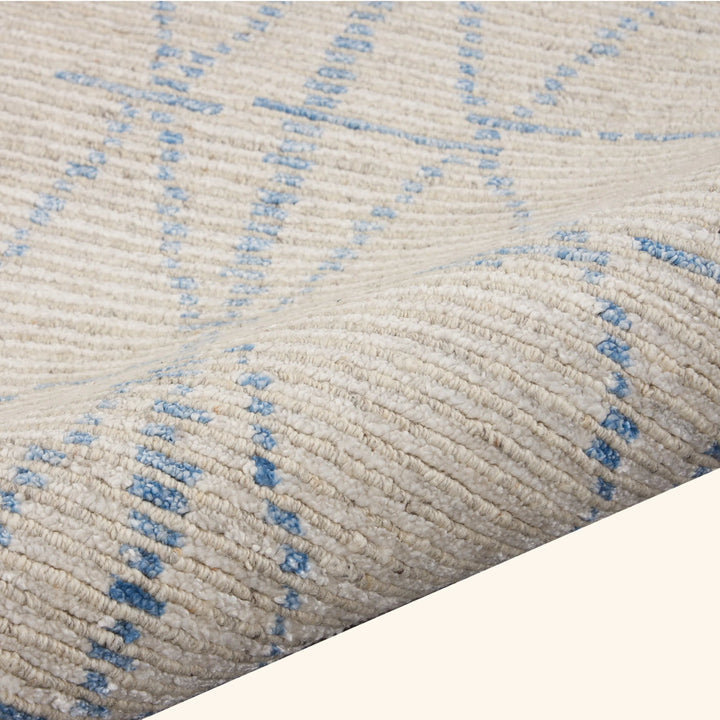 Contemporary Wool Blend Rug Sky / 5'6" x 7'5"