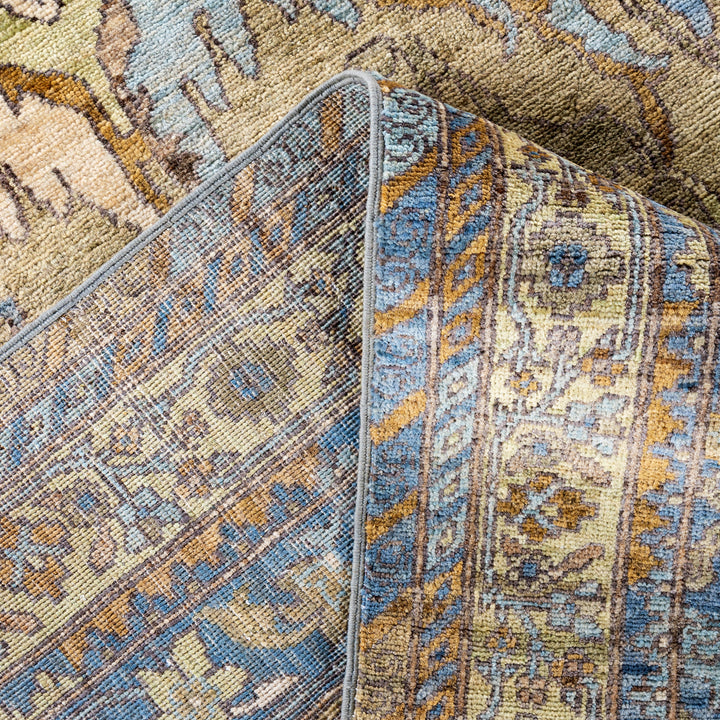 Green Soluna Traditional Wool Rug - 6'2" x 9'