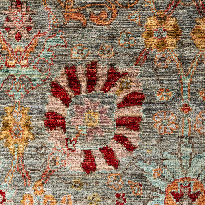 Grey Soluna Traditional Wool Rug - 6'1" x 8'10"