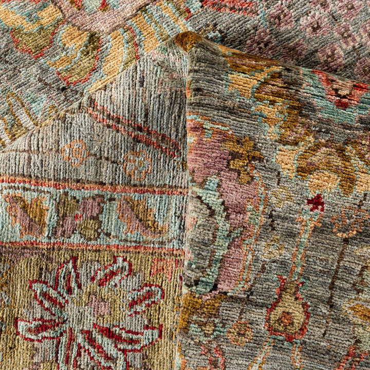 Grey Soluna Traditional Wool Rug - 6'1" x 8'10"