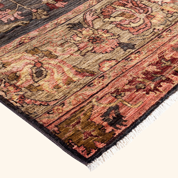 Black Soluna Traditional Wool Rug - 7'9" x 10'4"