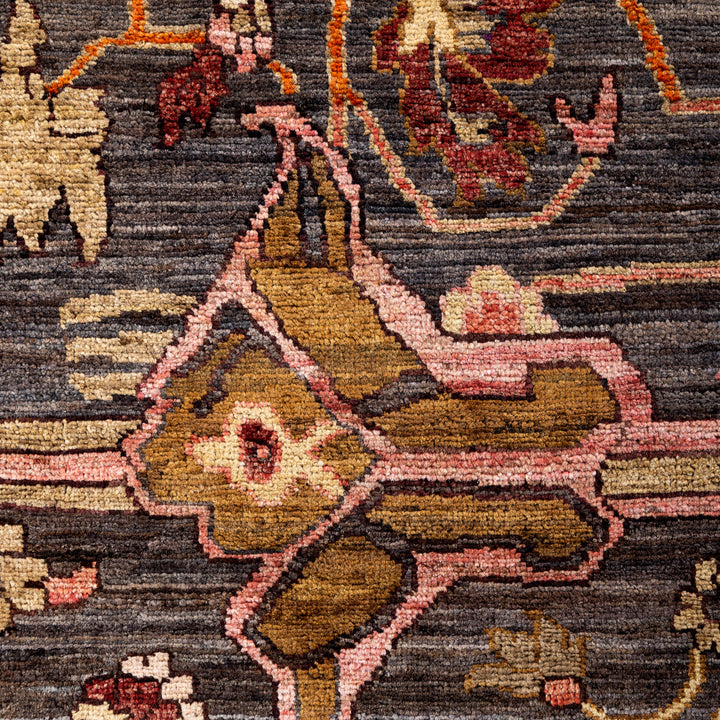 Black Soluna Traditional Wool Rug - 7'9" x 10'4"