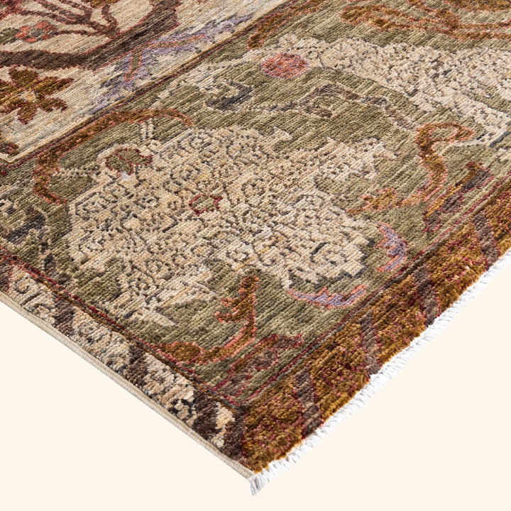 Sand Soluna Traditional Wool Rug - 6' x 9'2"