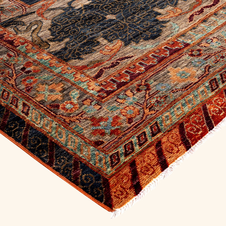 Black Soluna Traditional Wool Rug - 10'5" x 14'3"