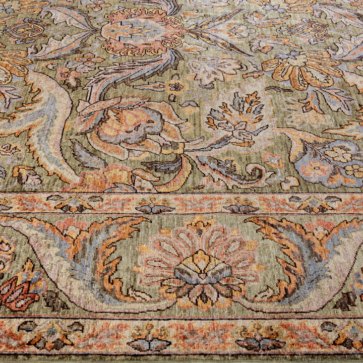 Green Soluna Traditional Wool Rug - 9'2" x 11'10"