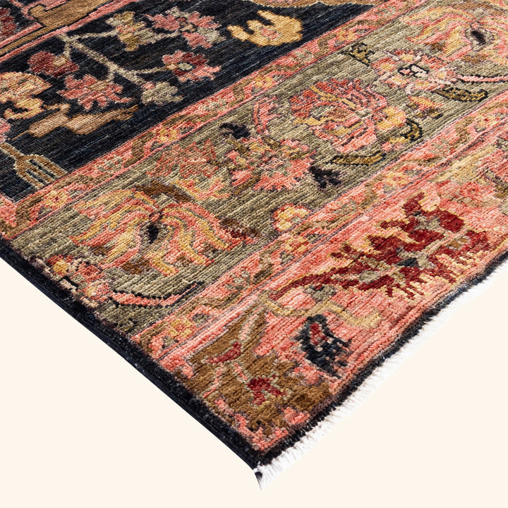 Black Soluna Traditional Wool Rug - 6'1" x 9'