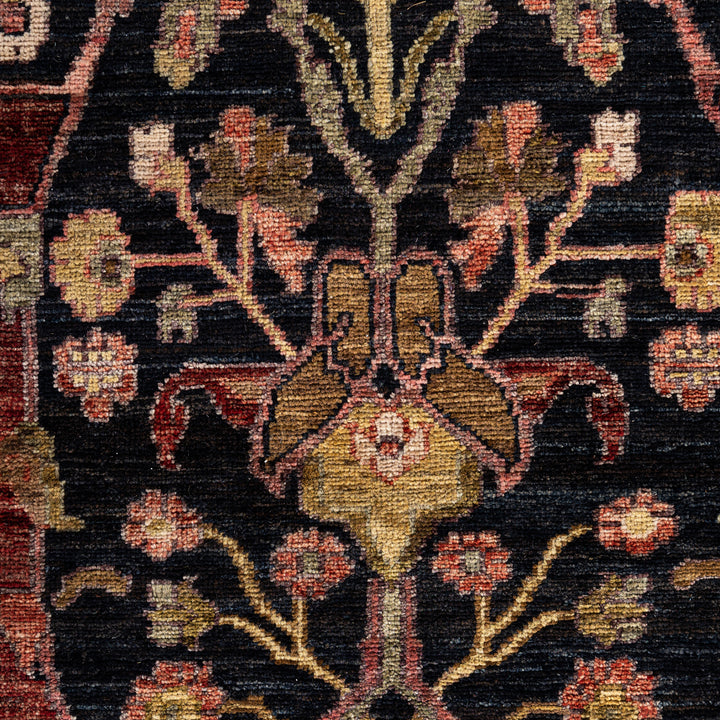 Black Soluna Traditional Wool Rug - 6'1" x 9'