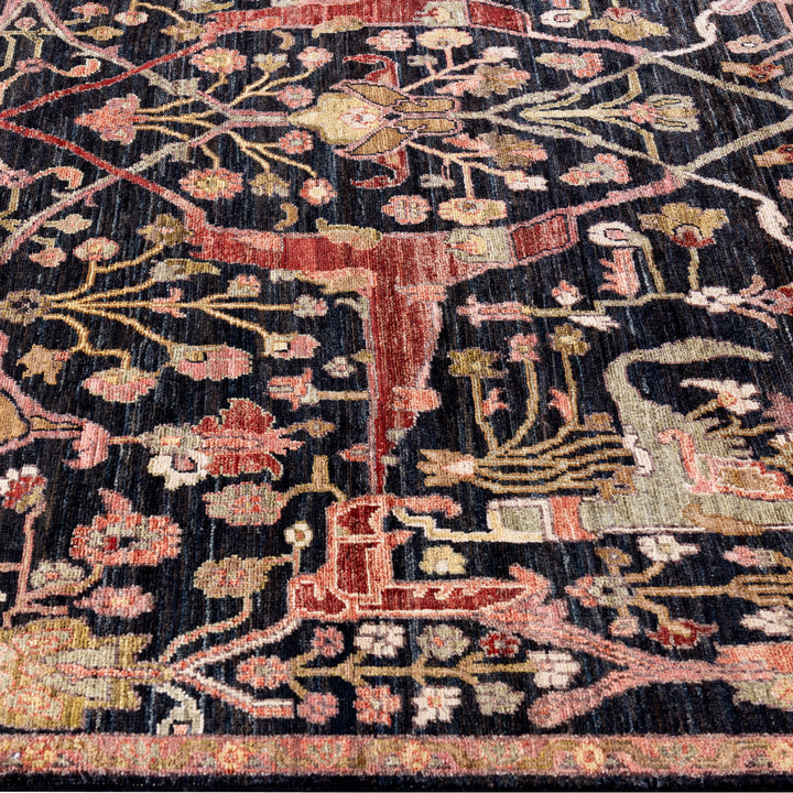 Black Soluna Traditional Wool Rug - 6'1" x 9'
