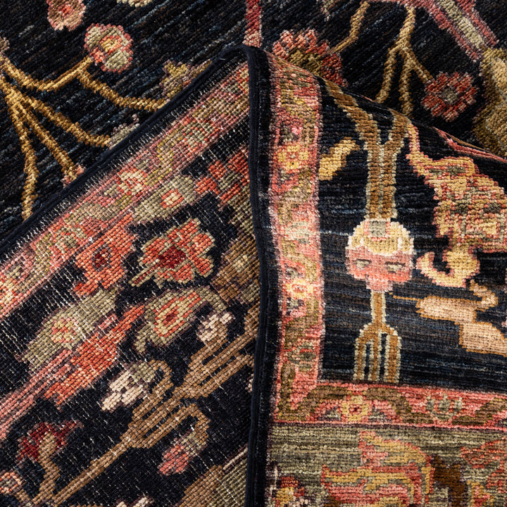 Black Soluna Traditional Wool Rug - 6'1" x 9'