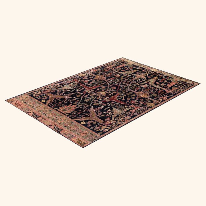 Black Soluna Traditional Wool Rug - 6'1" x 9'