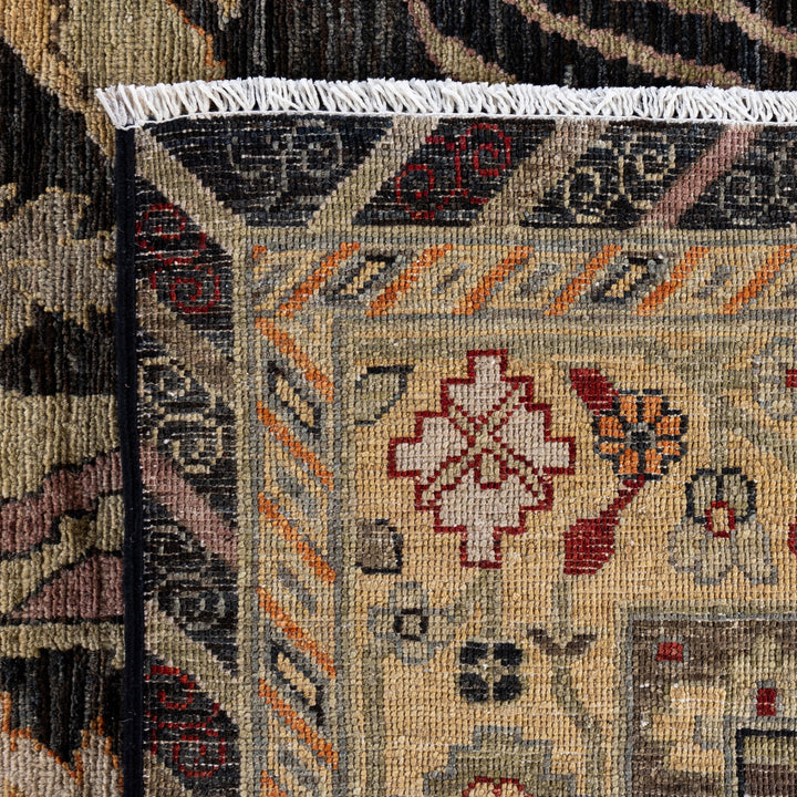 Black Soluna Traditional Wool Rug - 10' x 13'8"