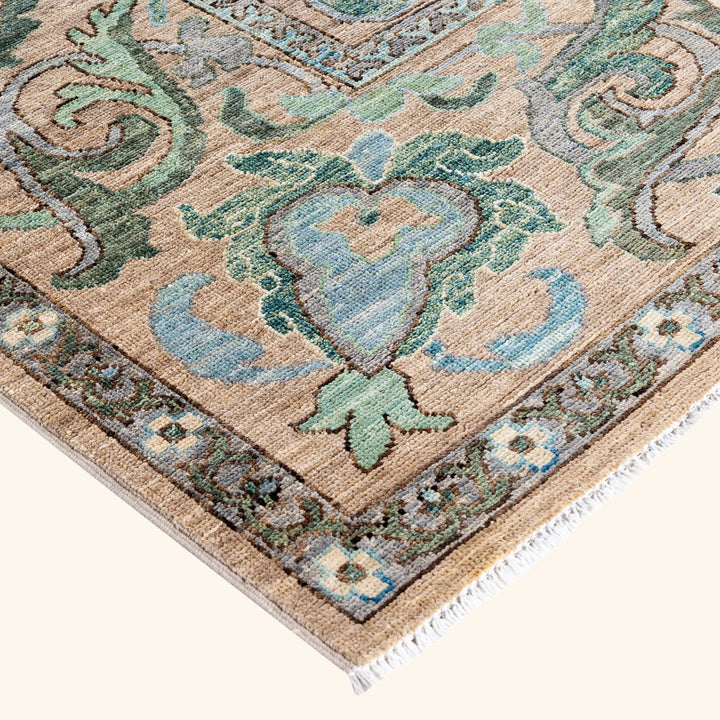 Ivory Soluna Traditional Wool Rug - 8'2" x 10'1"