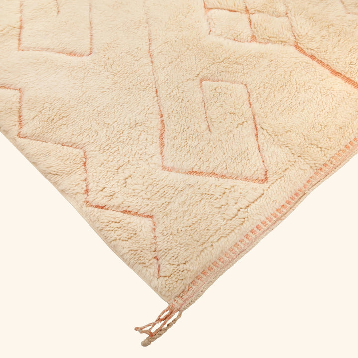 Ivory Moroccan Berber Wool Rug - 5'5" x 7'3"