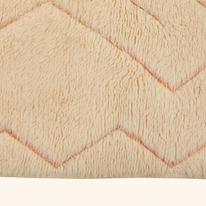 Ivory Moroccan Berber Wool Rug - 5'5" x 7'3"