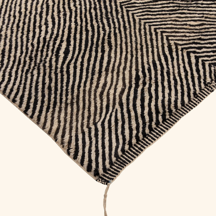 Black & White Moroccan Berber Wool Rug - 5'7" x 6'11"