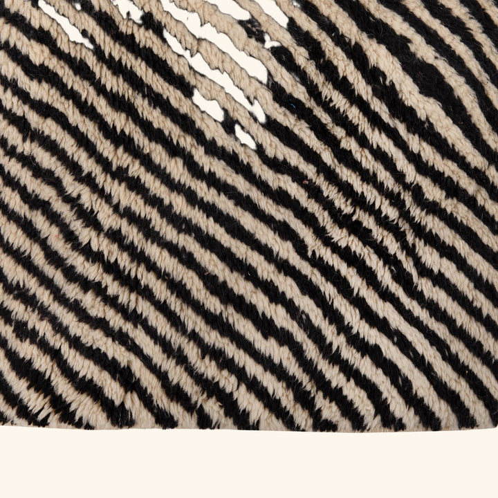 Black & White Moroccan Berber Wool Rug - 5'7" x 6'11"