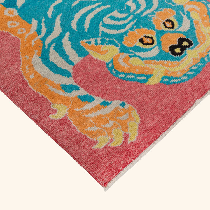 Blue Salmon Contemporary Tiger Wool Rug - 4'8'' x 7'3''