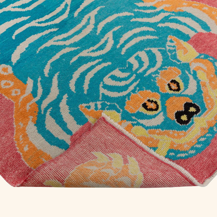 Blue Salmon Contemporary Tiger Wool Rug - 4'8'' x 7'3''