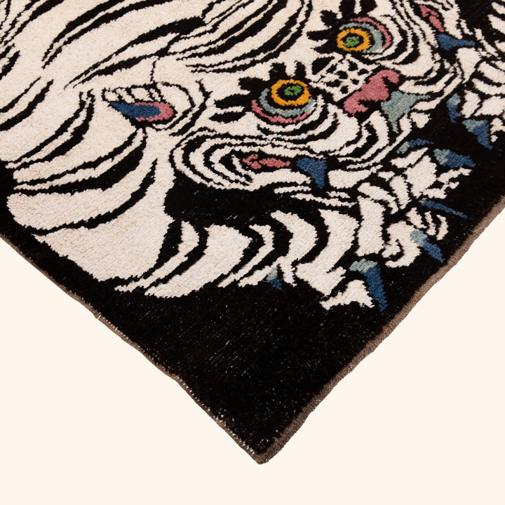 Black & White Contemporary Tiger Wool Rug - 5'4'' x 7'7''