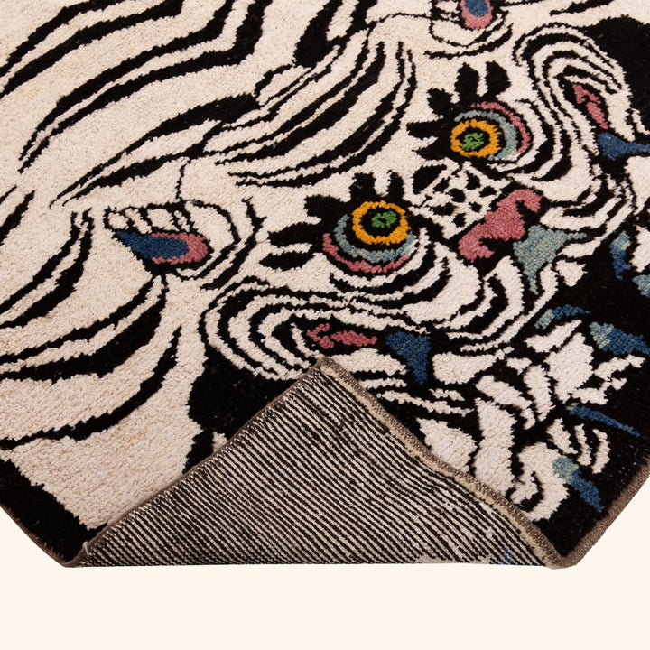 Black & White Contemporary Tiger Wool Rug - 5'4'' x 7'7''