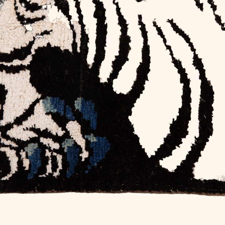 Black & White Contemporary Tiger Wool Rug - 5'4'' x 7'7''