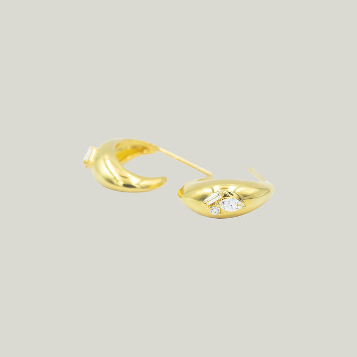 Small Curve Earrings with Diamonds