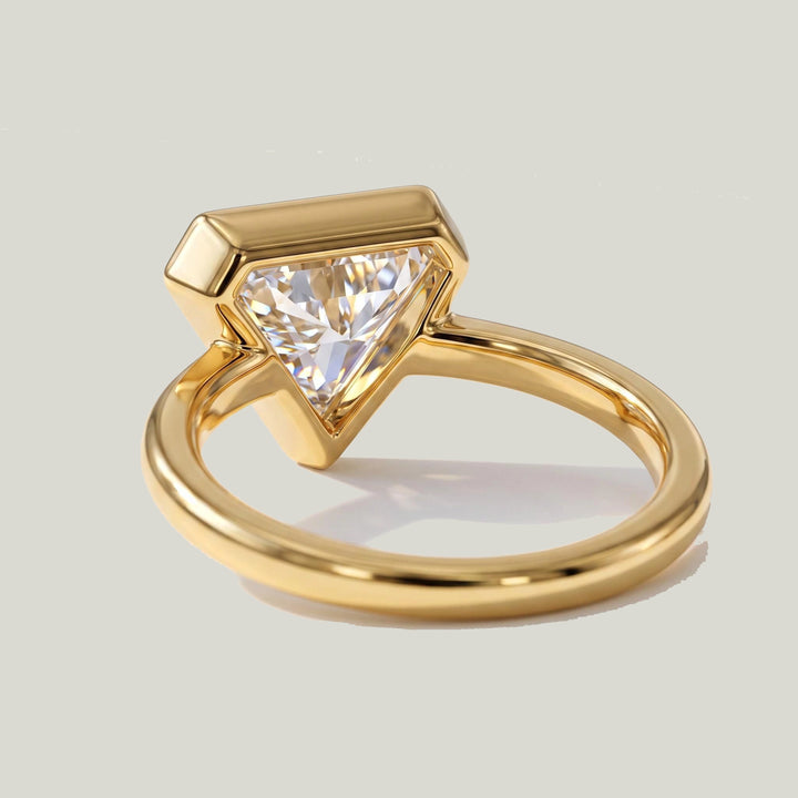 Vintage 18K Yellow Gold 1.57 ct. Shield Diamond "Freyja" Ring