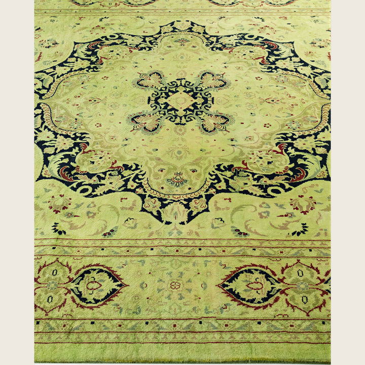Green Traditional Samsara Wool Rug - 6'1" x 8'10"