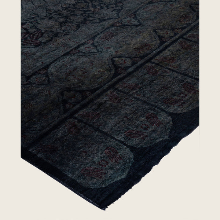 Black Traditional Samsara Wool Rug - 4'5" x 7'2"