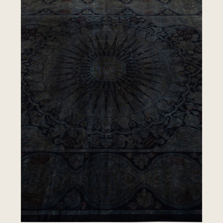 Black Traditional Samsara Wool Rug - 4'5" x 7'2"