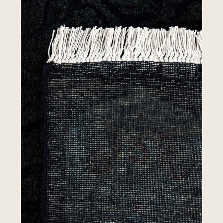 Black Traditional Samsara Wool Rug - 4'5" x 7'2"