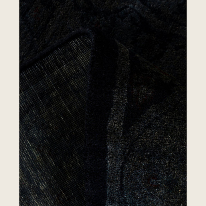 Black Traditional Samsara Wool Rug - 4'5" x 7'2"