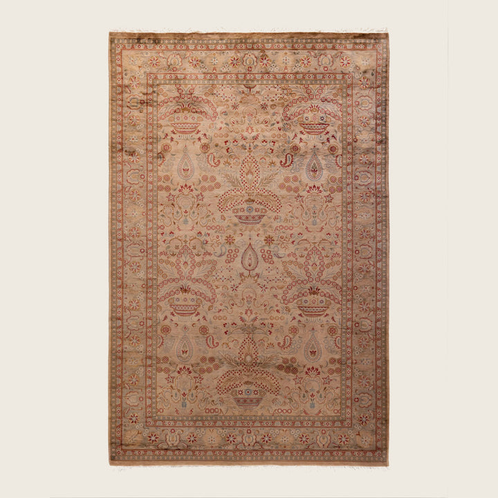 Beige Traditional Samsara Wool Rug - 4'2" x 6'4"