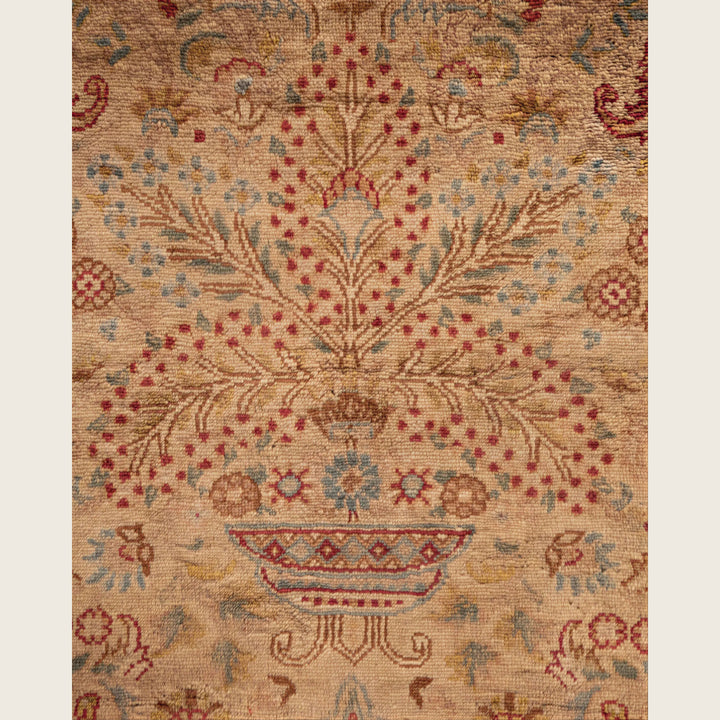 Beige Traditional Samsara Wool Rug - 4'2" x 6'4"