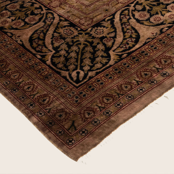 Brown Traditional Samsara Wool Rug - 6'3" x 9'