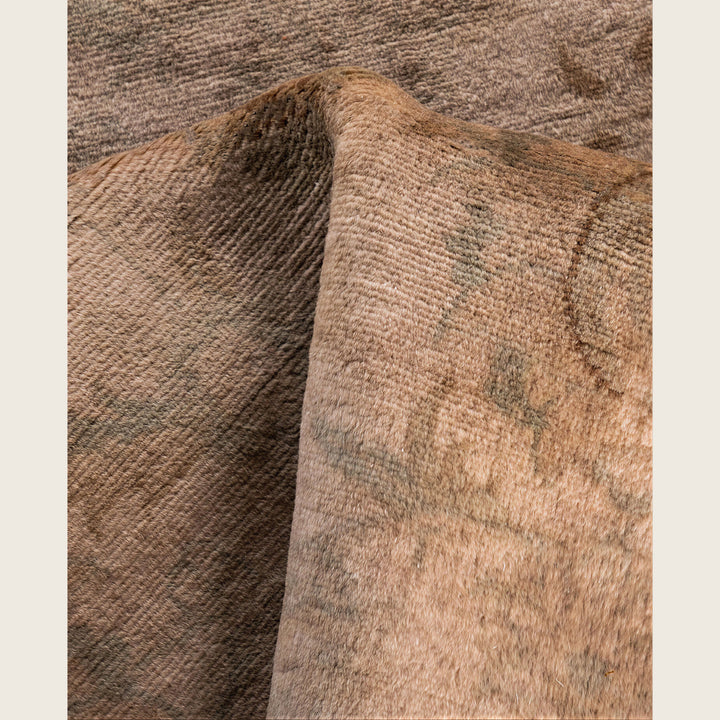 Beige Traditional Samsara Wool Rug - 4'2" x 6'5"