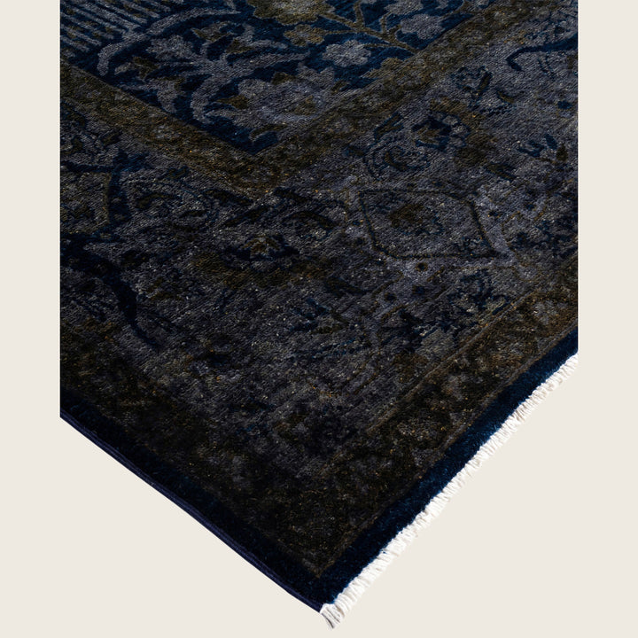 Navy Traditional Samsara Wool Rug - 6'1" x 8'10"
