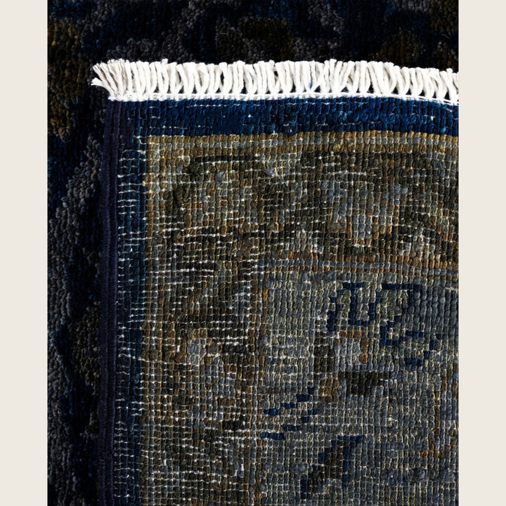 Navy Traditional Samsara Wool Rug - 6'1" x 8'10"