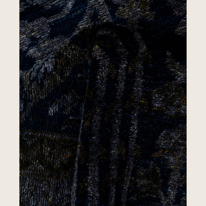 Navy Traditional Samsara Wool Rug - 6'1" x 8'10"