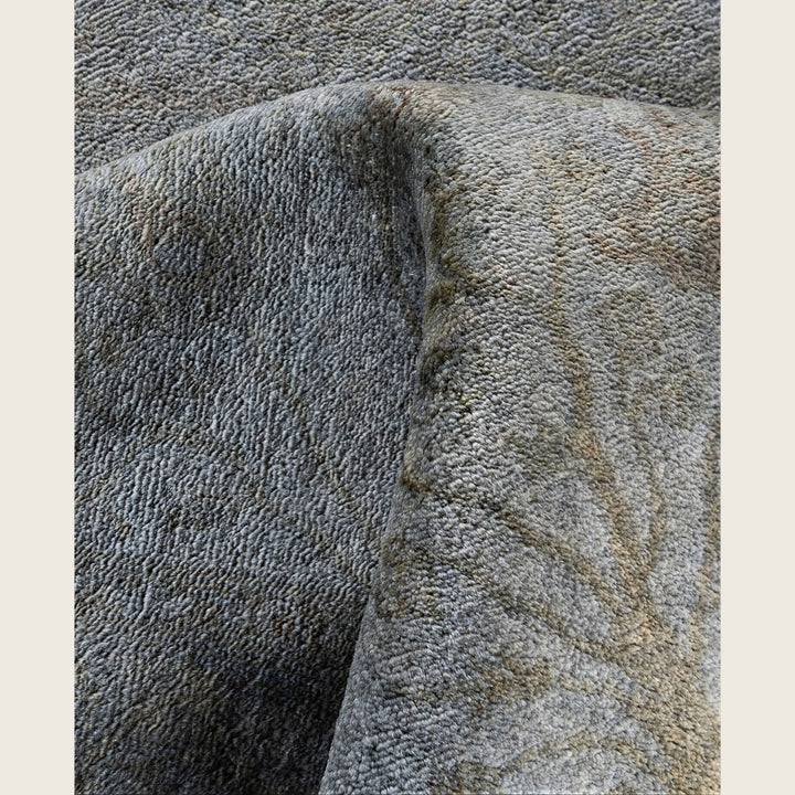 Grey Traditional Samsara Wool Rug - 8'1" x 9'8"