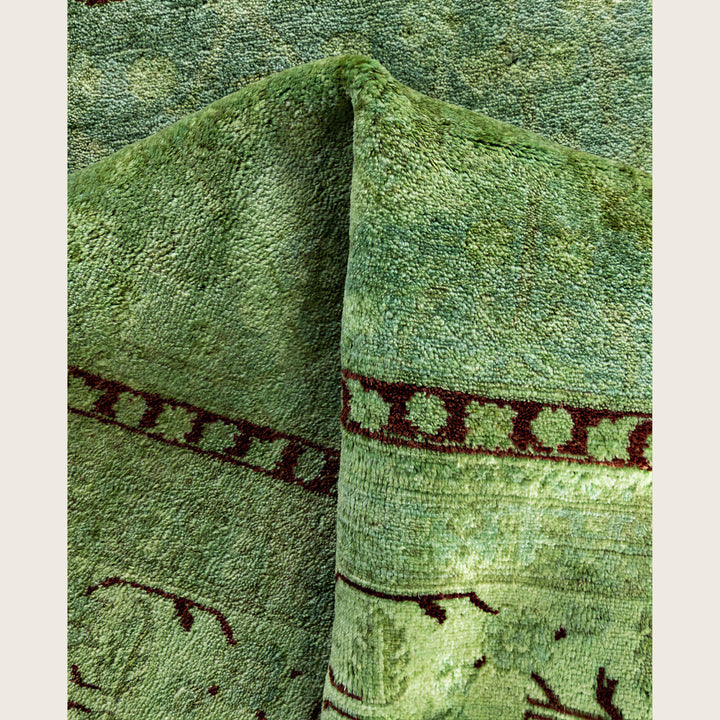 Green Traditional Samsara Wool Rug - 4'9" x 7'8"