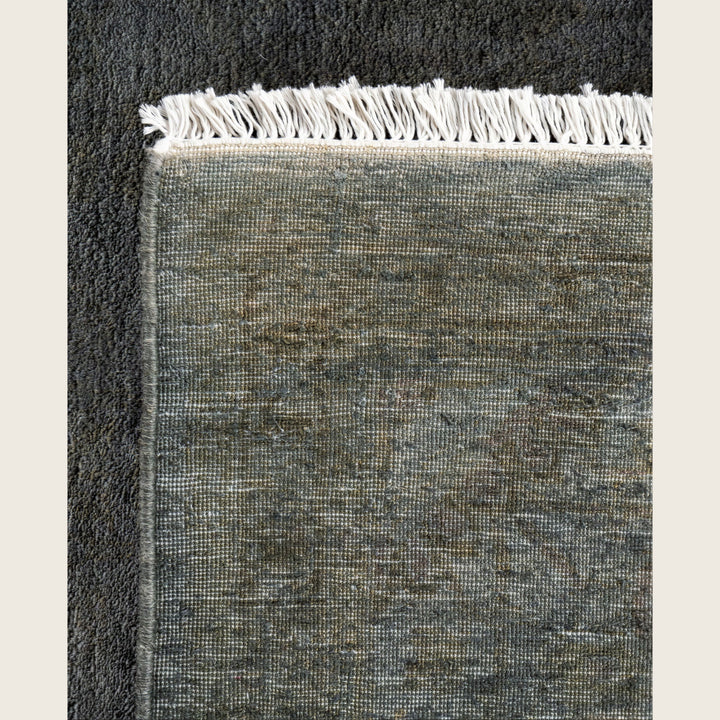 Grey Traditional Samsara Wool Rug - 6'2" x 8'10"