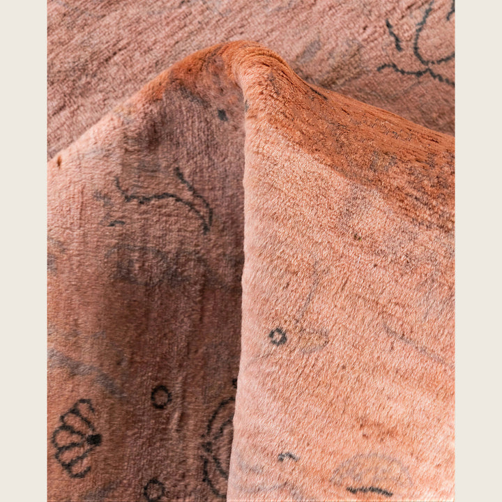 Pink Traditional Samsara Wool Rug - 4'2" x 6'1"