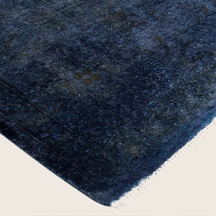 Navy Traditional Samsara Wool Rug - 4'1" x 6'1"