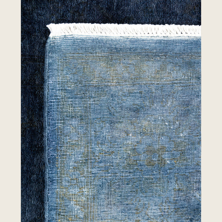 Navy Traditional Samsara Wool Rug - 4'1" x 6'1"