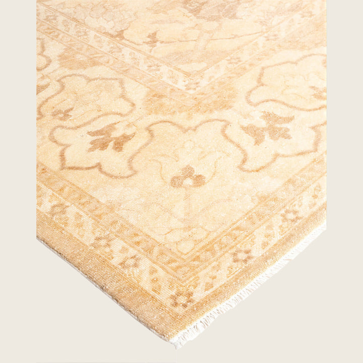 Ivory Traditional Samsara Wool Rug - 7'10" x 10'