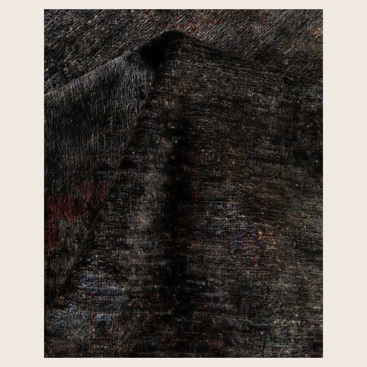 Black Traditional Samsara Wool Rug - 6' x 8'8"