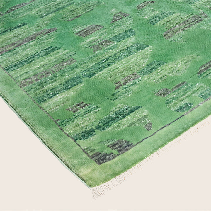Green Traditional Samsara Wool Rug - 6'1" x 9'1"