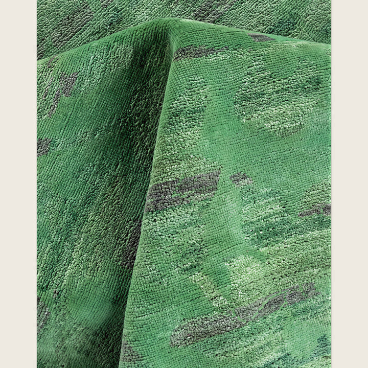 Green Traditional Samsara Wool Rug - 6'1" x 9'1"